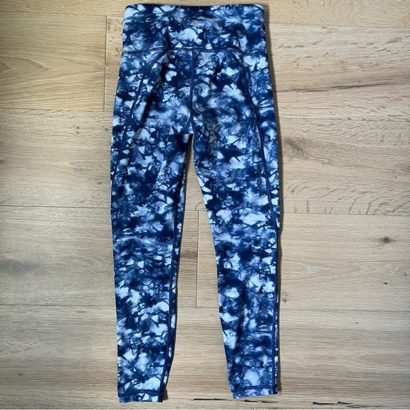 Athleta Women's Blue White Tie Dye Athletic Wear Leggings Size XS *E22 - Picture 2 of 4